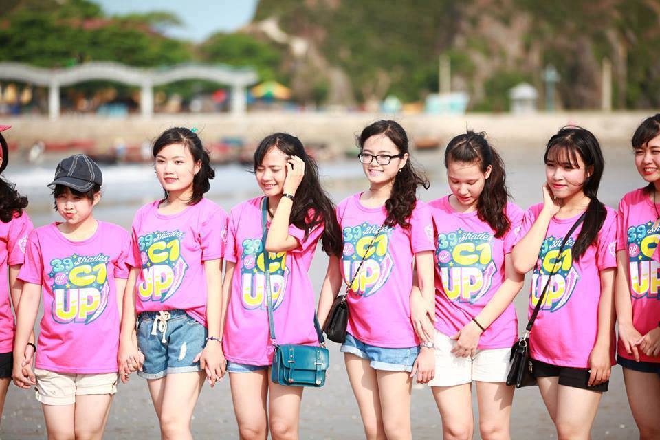 Quy trình làm việc may áo đồng phục lớp được quản lý chặt chẽ, đảm bảo quyền lợi cho khách hàng